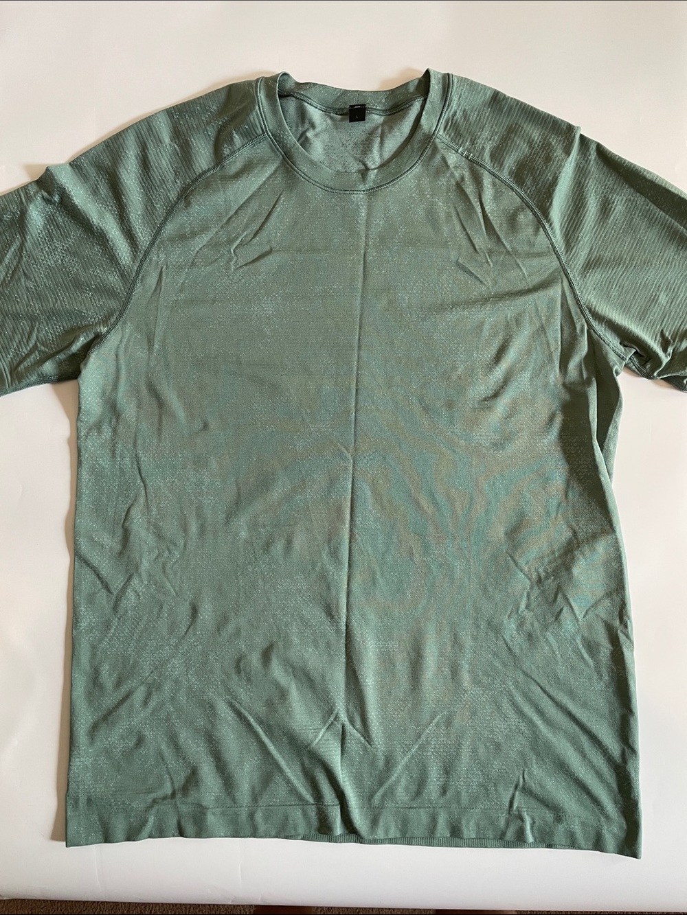 Lululemon metal vent Light Sage Green Short Sleeve Crew Tee
